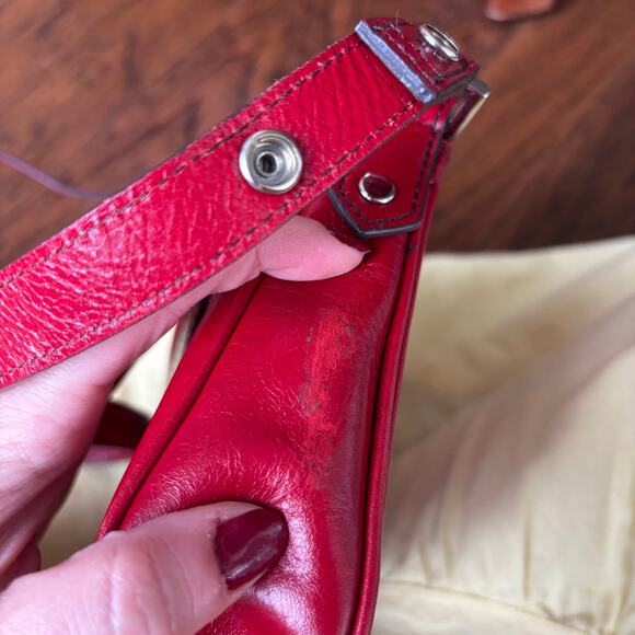 Kenneth Cole Red Leather Town Square Top Zip Shoulder Bag Buckle 90s Y2K - Picture 11 of 12